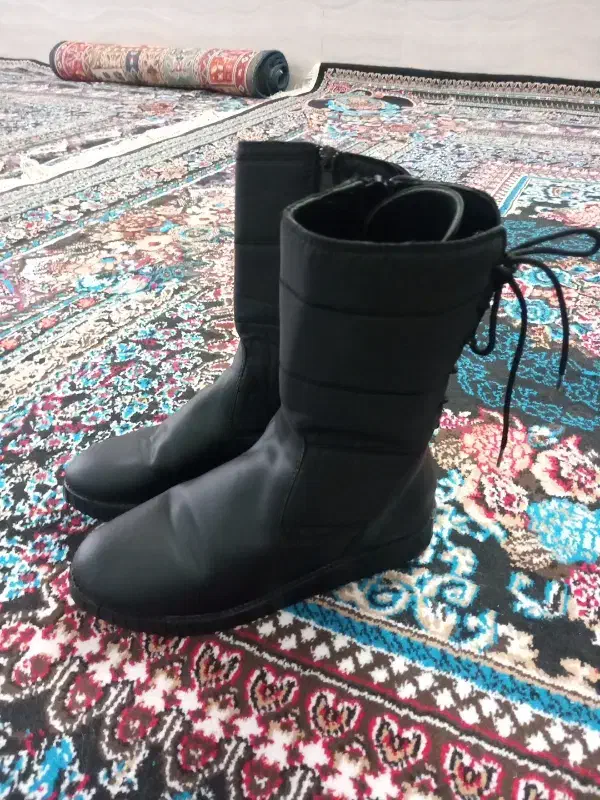 نیم پوتین|کیف، کفش، کمربند|شیروان (خراسان), |دیوار