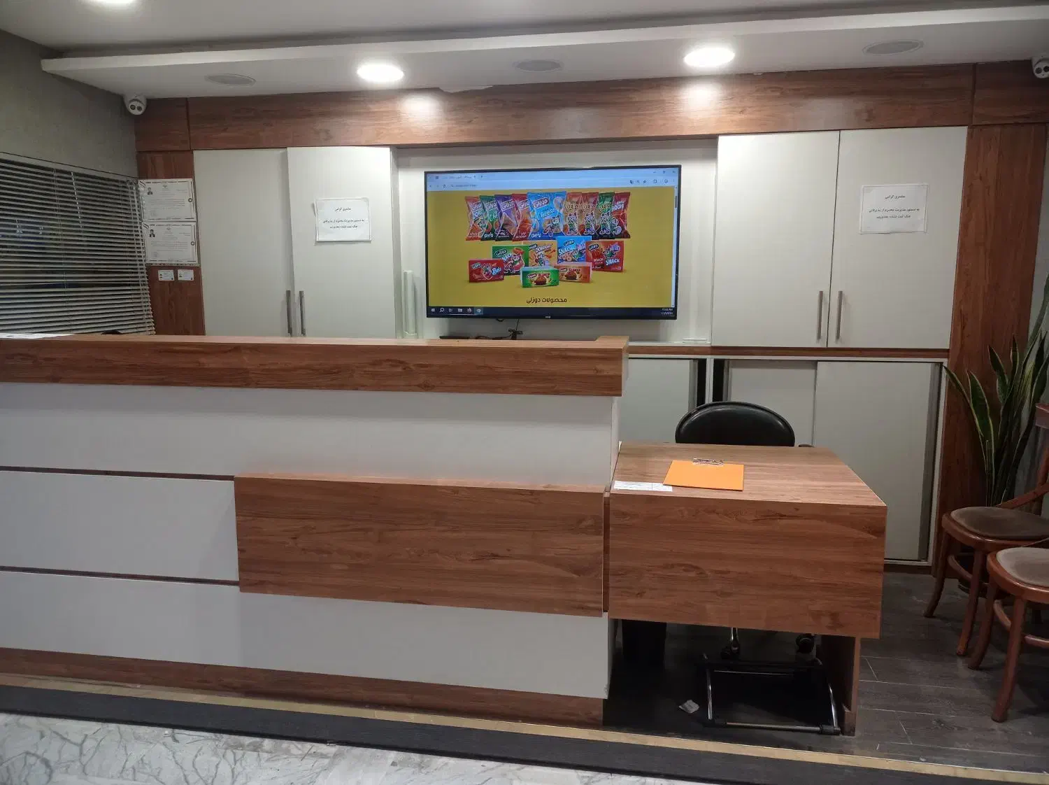 استخدام نیرو خانم برای کانتر فروش|استخدام بازاریابی و فروش|مشهد, کارمندان دوم|دیوار