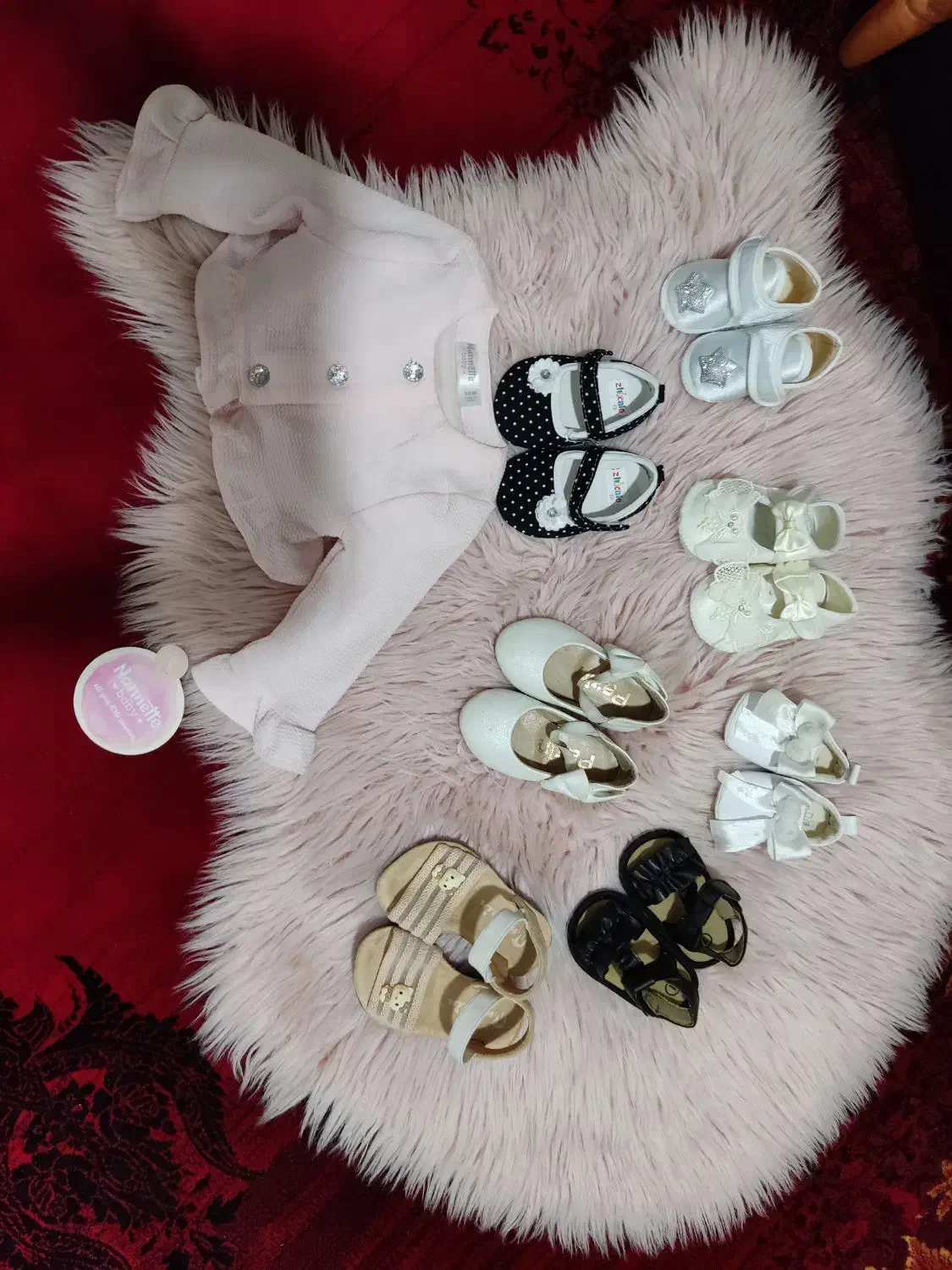 چند جفت کفش دخترانه|کفش و لباس بچه|هشتگرد, هشتگرد قدیم|دیوار