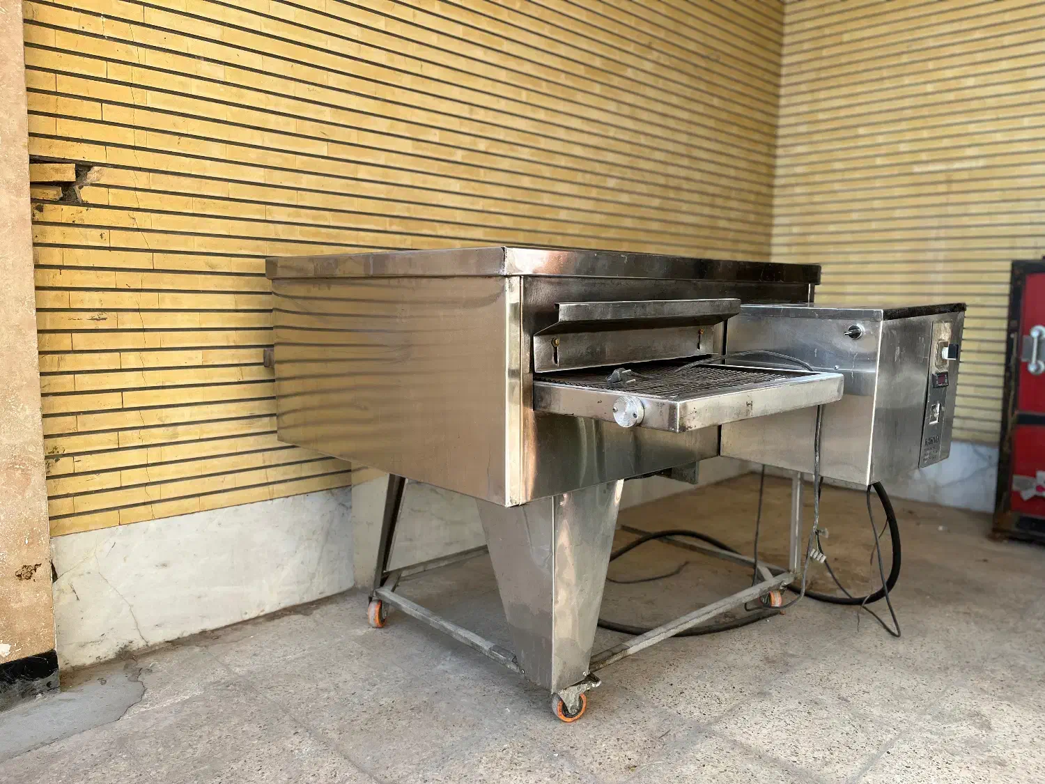 فر ریلی|کافی‌شاپ و رستوران|اصفهان, زهران|دیوار