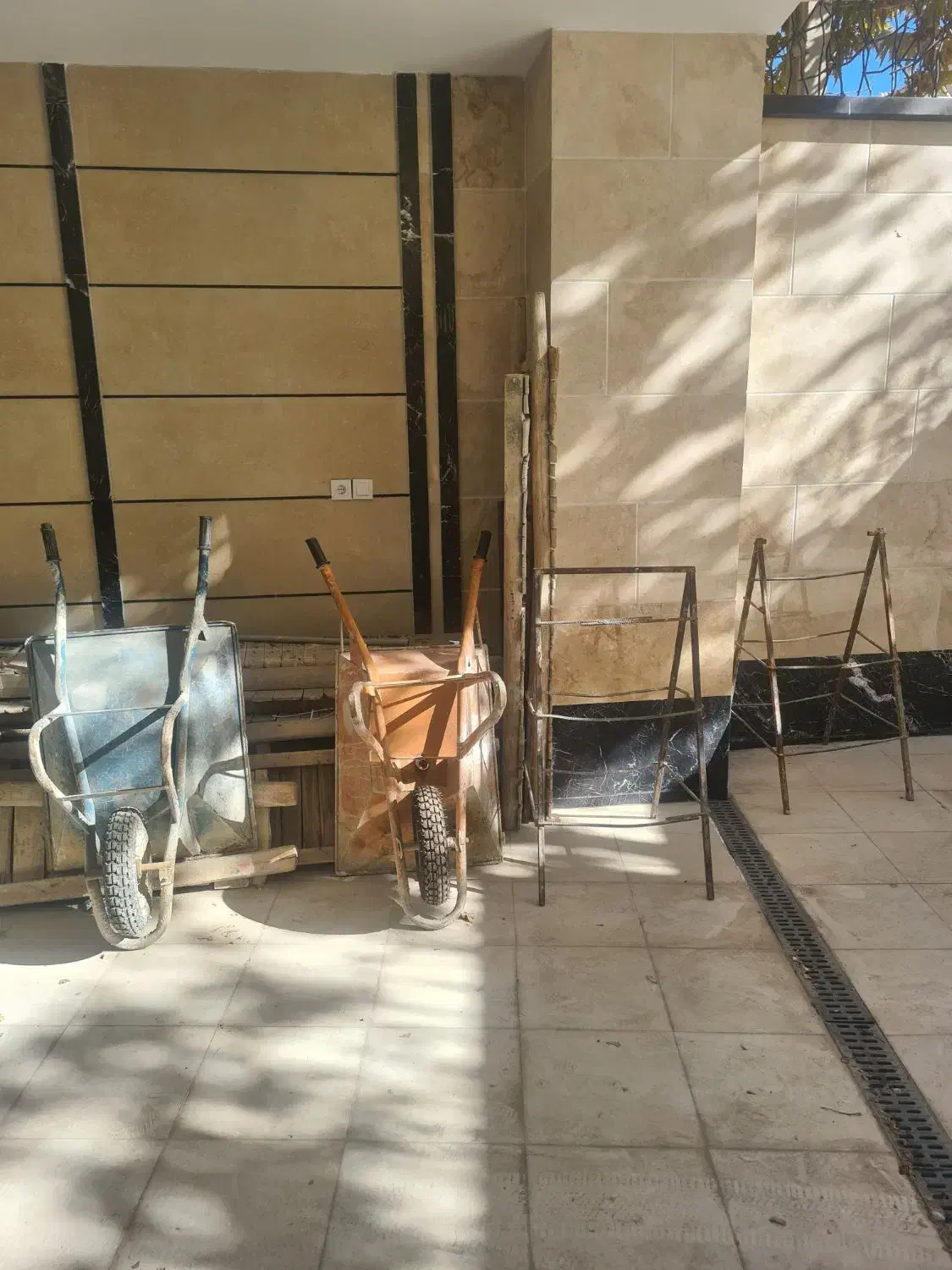 تعدادی چوب بست و فرغان|مصالح و تجهیزات ساختمان|بروجرد, |دیوار