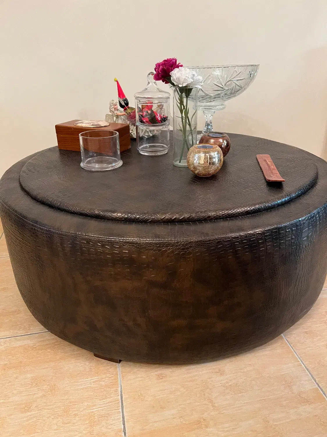 مبل راحتی ترک نو و سالم و راحت|مبلمان خانگی و میز عسلی|رشت, گلسار|دیوار