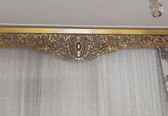 کتیبه پرده چوب|پرده، رانر، رومیزی|قم, باغ اشرافی|دیوار