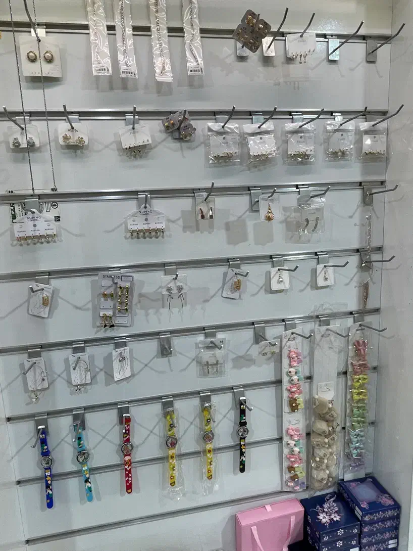 واگذاری مغازه زیورآلات دکور و اجناس|فروشگاه و مغازه|مهریز, |دیوار