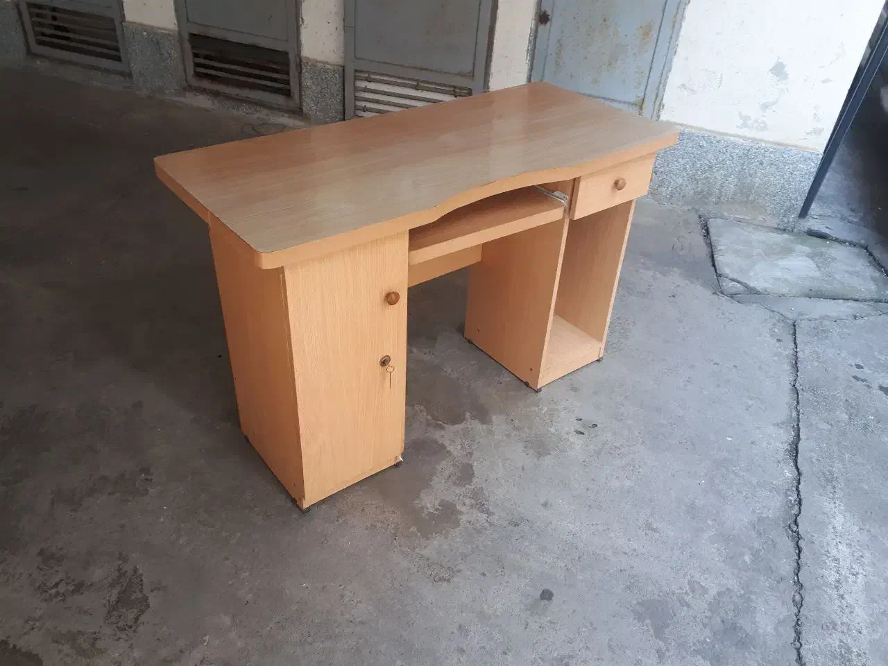 میزکامپیوتر|میز تحریر و کامپیوتر|رشت, گیل|دیوار