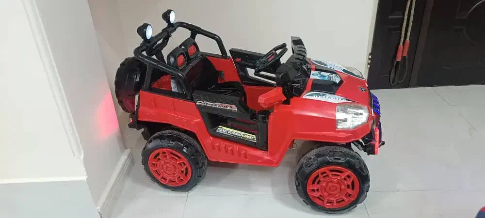 ماشین شارژی|اسباب‌بازی بچه|رشت, چمارسرا|دیوار