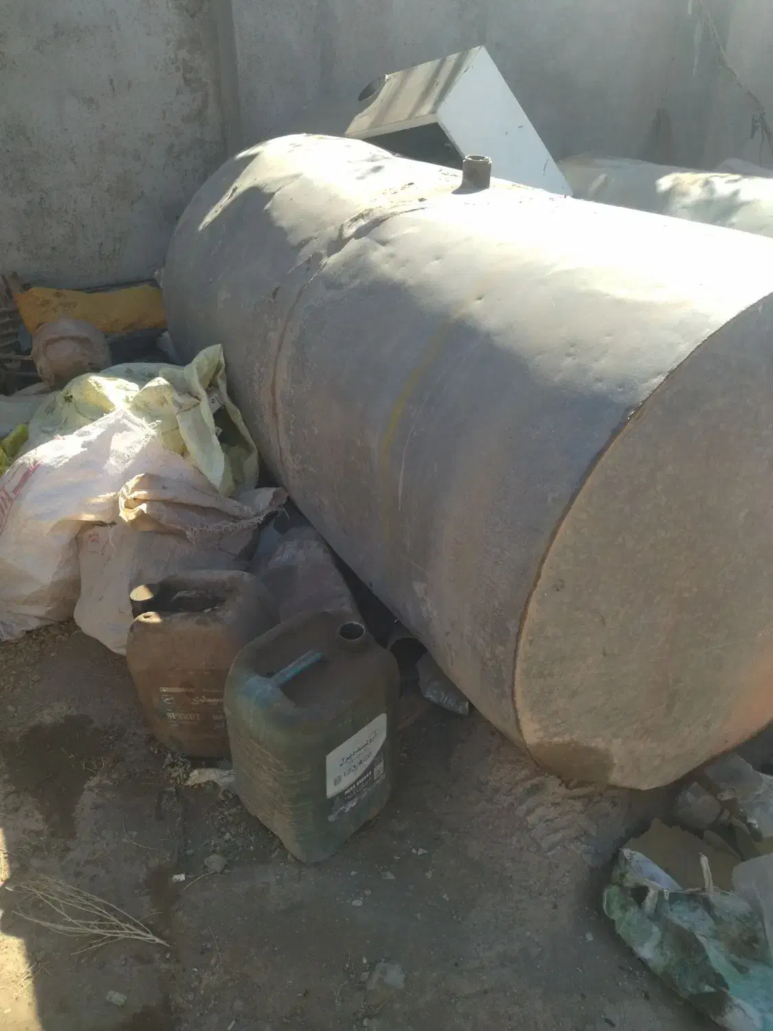 تانکر دو هزار لیتری سالم گالوانیزه|مصالح و تجهیزات ساختمان|میان جلگه, |دیوار