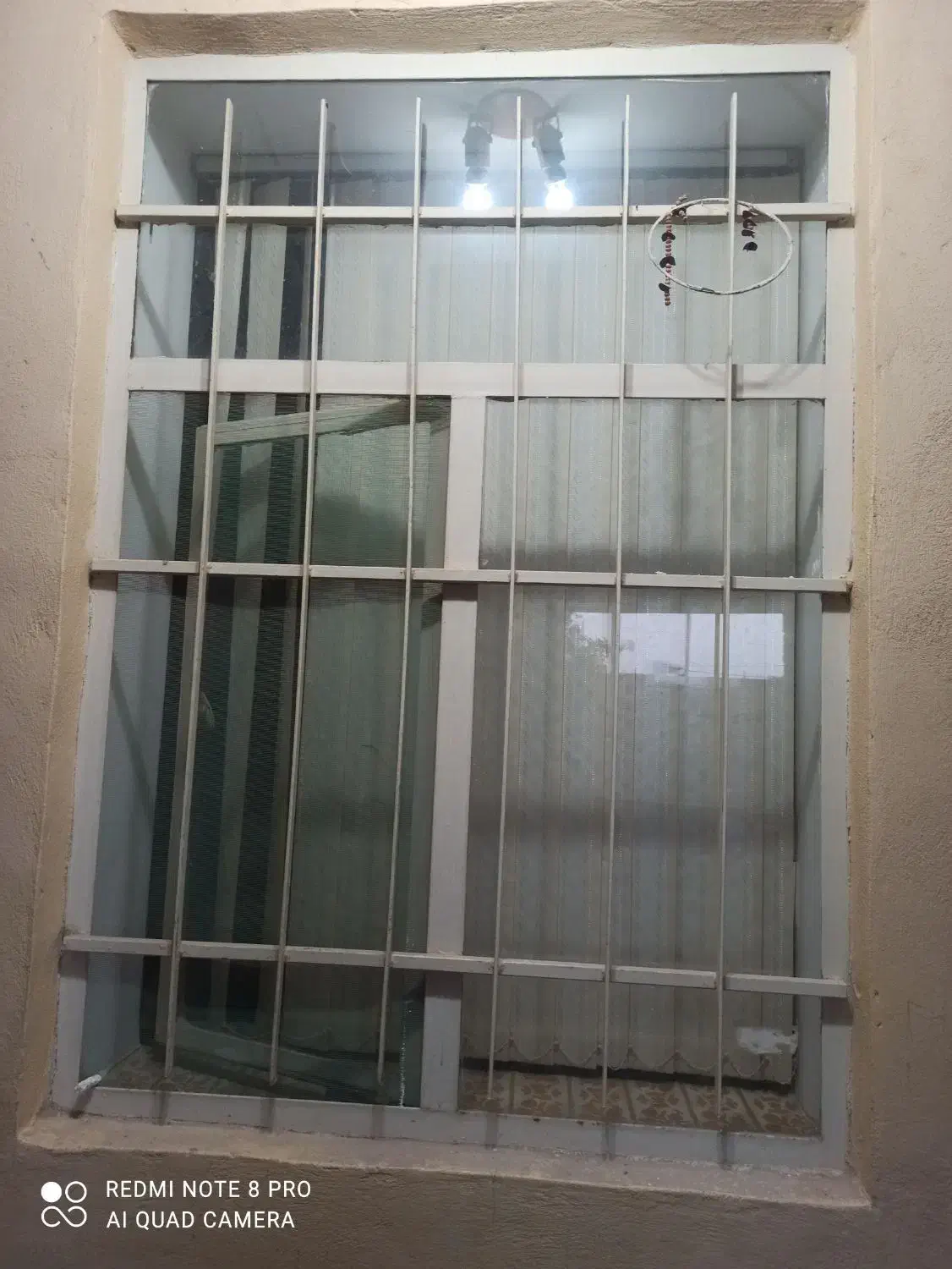 در اتاق خواب و پنجره|مصالح و تجهیزات ساختمان|طبس, |دیوار