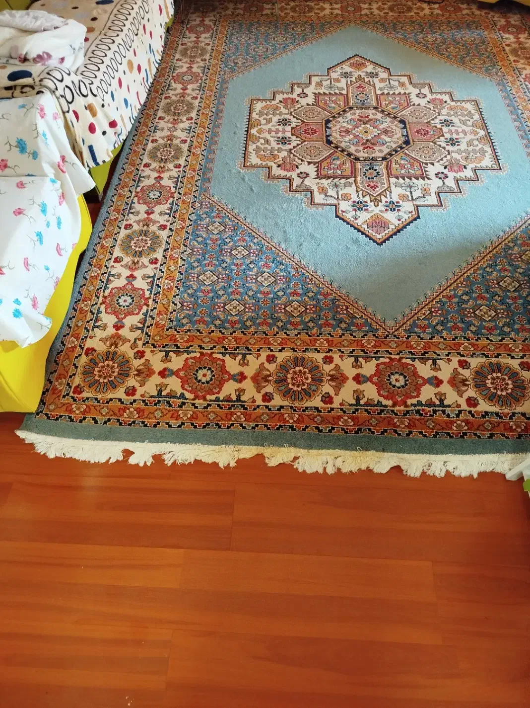 حراج وسایل منزل به علت مهاجرت|فرش|یزد, |دیوار