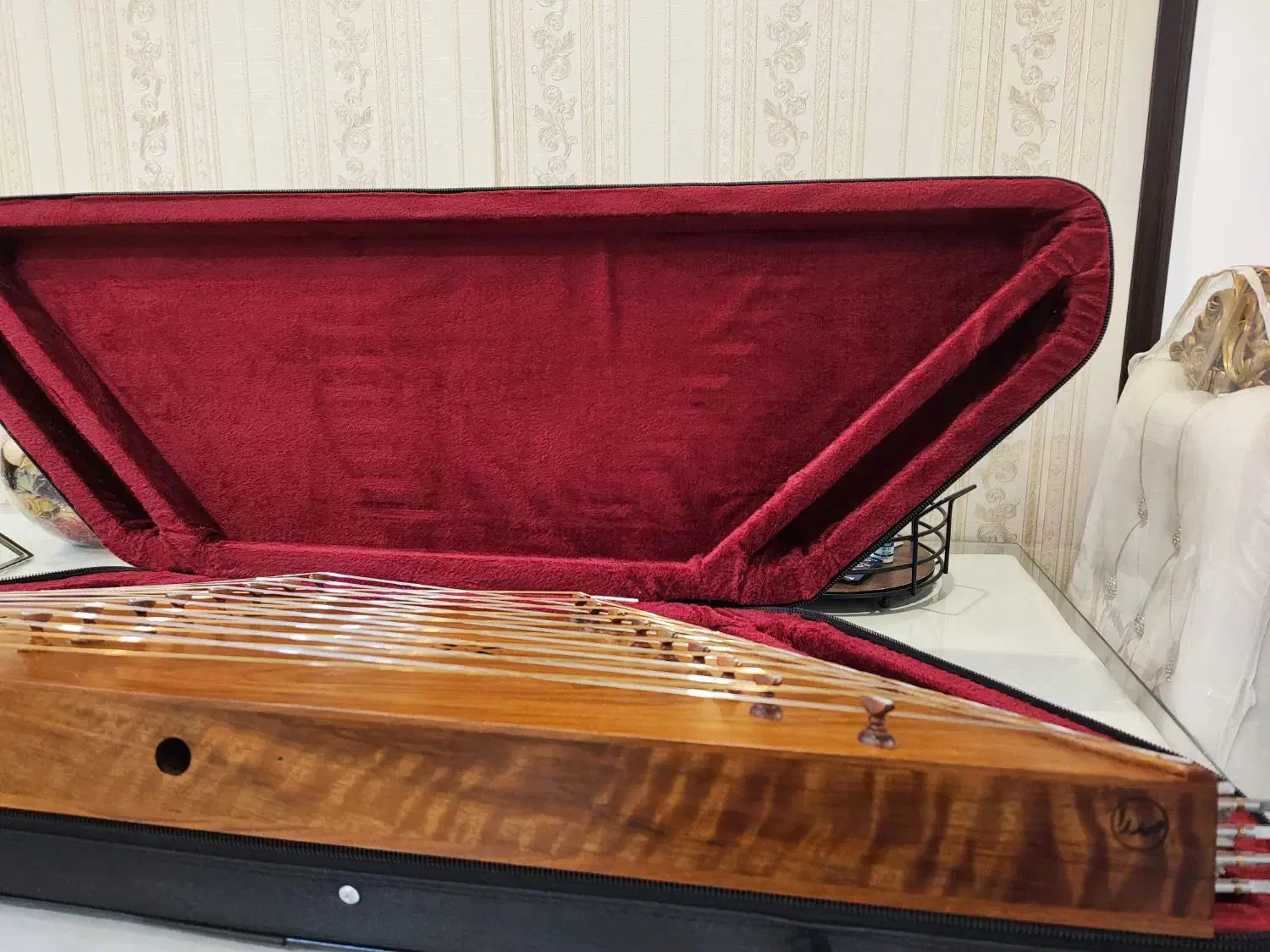 سنتور چوب گردو کاملا سالم به همراه کیف و میز|سازهای سنتی|اصفهان, ملک‌شهر|دیوار