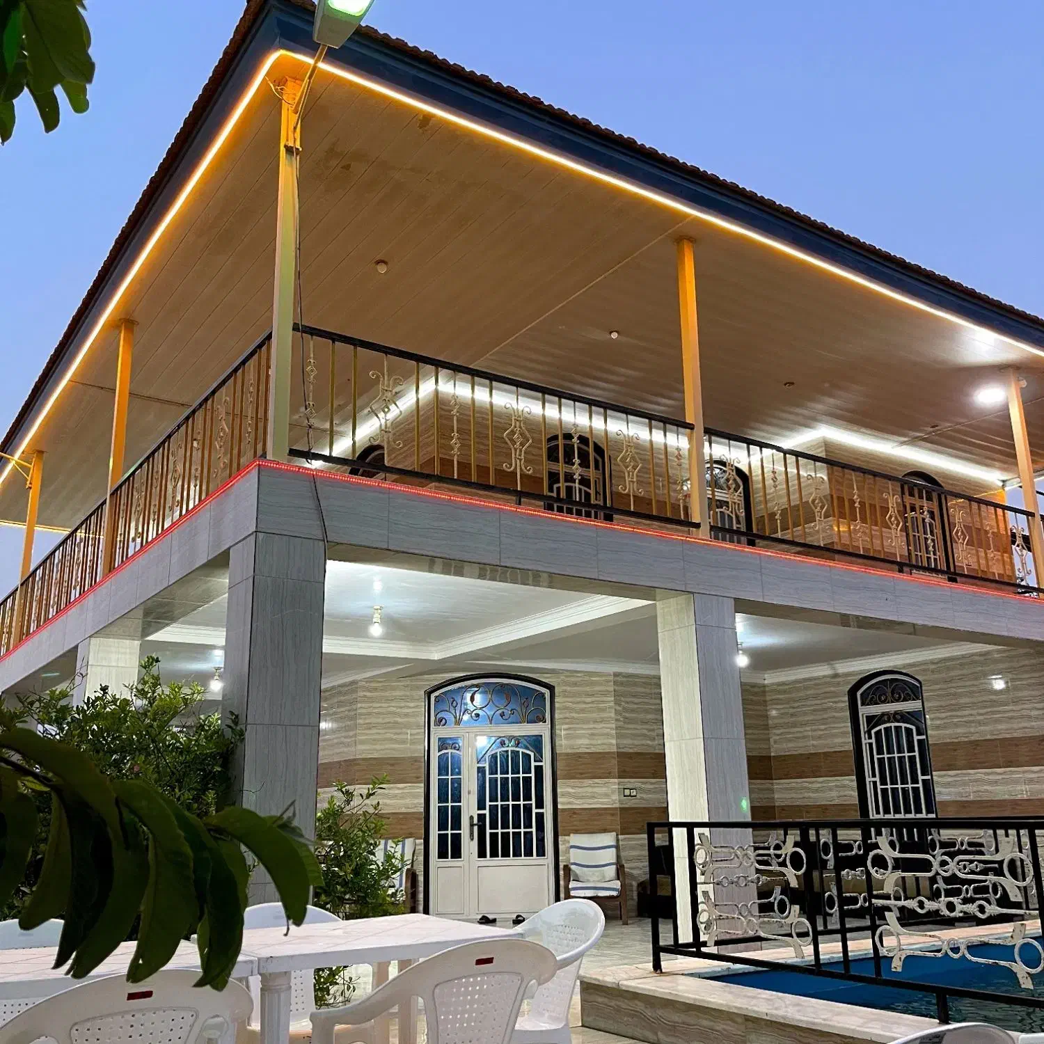 اجاره شبانه ویلا باغ۱۲۰۰ متری با استخردردرشهررمکان|اجارهٔ کوتاه‌مدت ویلا و باغ|قشم, |دیوار