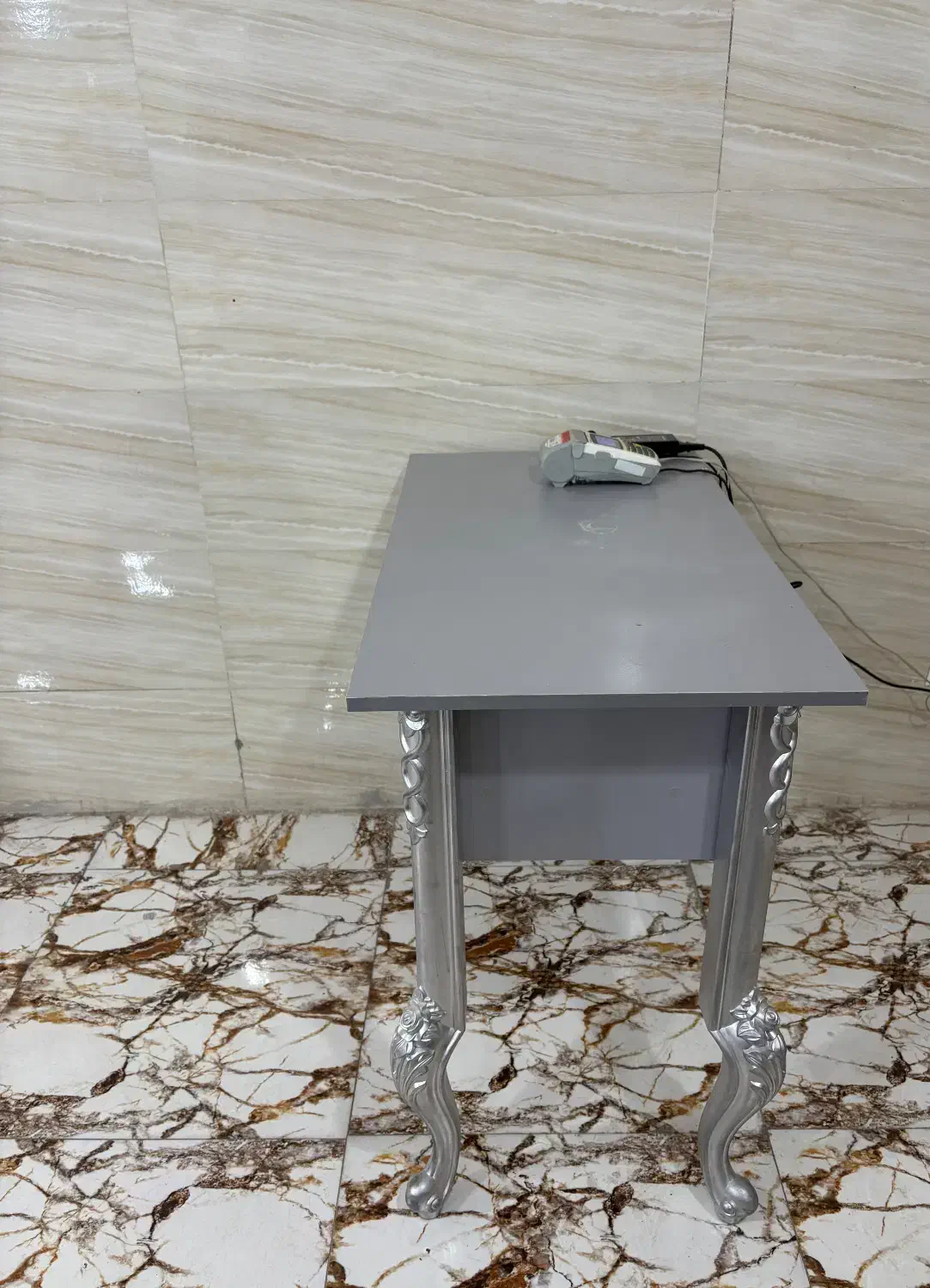 میز و استند ناخن کاری ست|آرایشگاه و سالن‌های زیبایی|فولادشهر, C4|دیوار