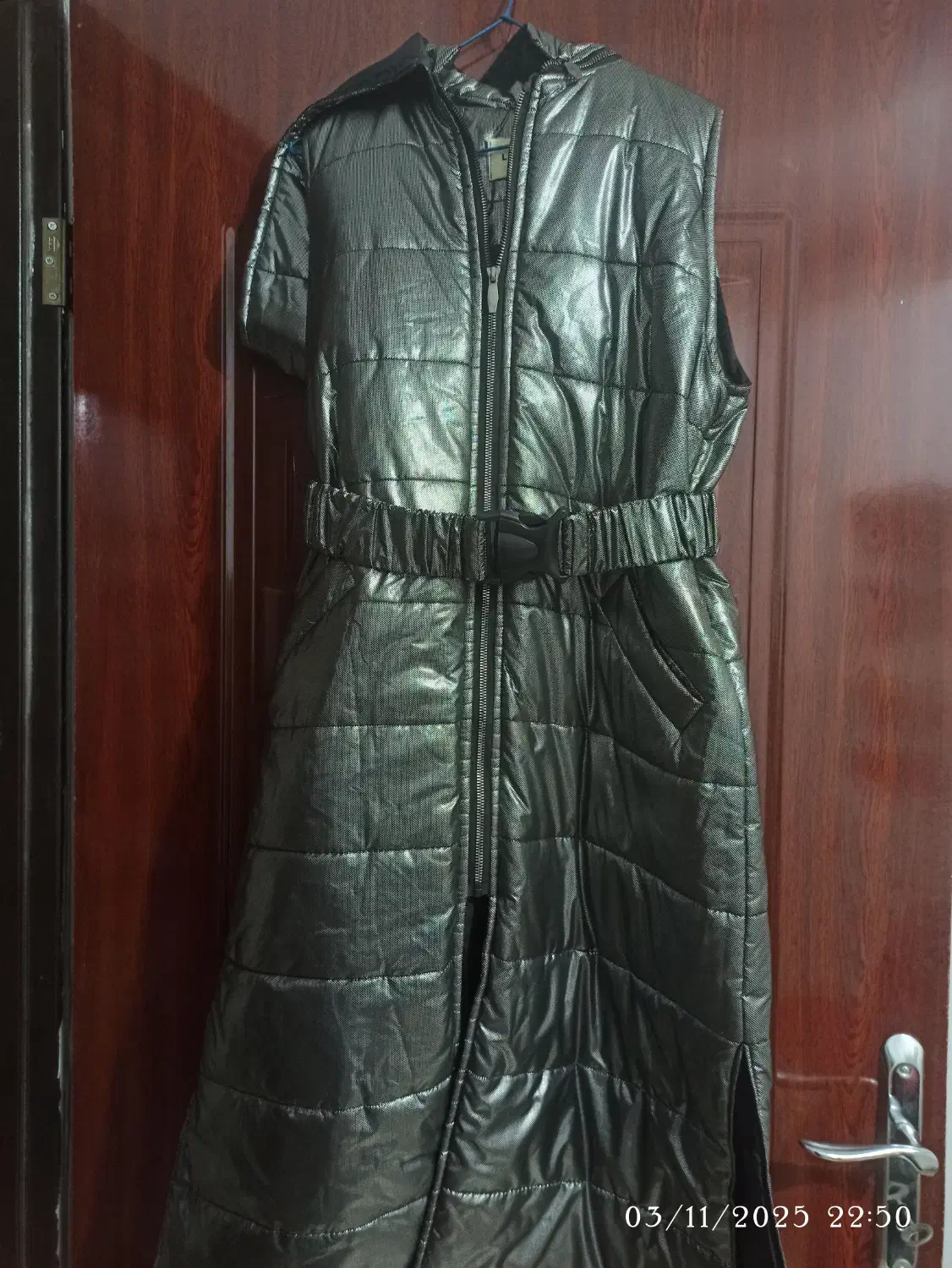 پالتو و بافر|لباس|میانه, |دیوار