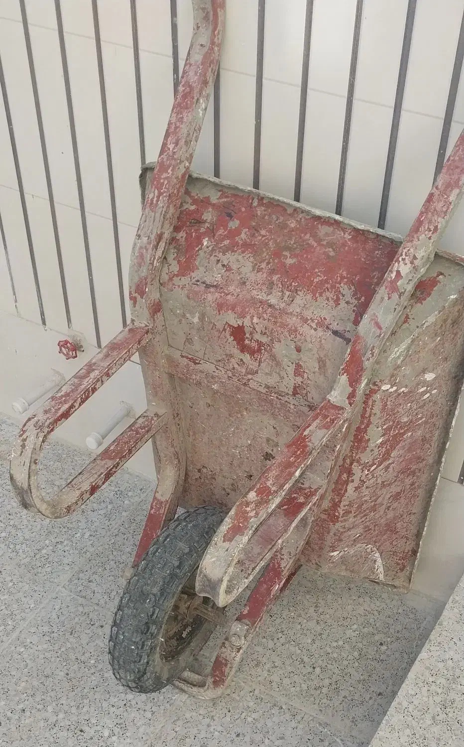 فرغون و پتک و قفل در حیاط فروشی|ابزارآلات|اردکان, |دیوار