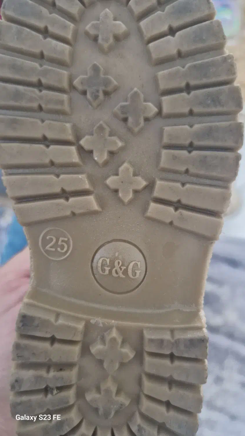 دو عدد کفش زمستانی کودک|کفش و لباس بچه|تهران, والفجر (افسریه)|دیوار