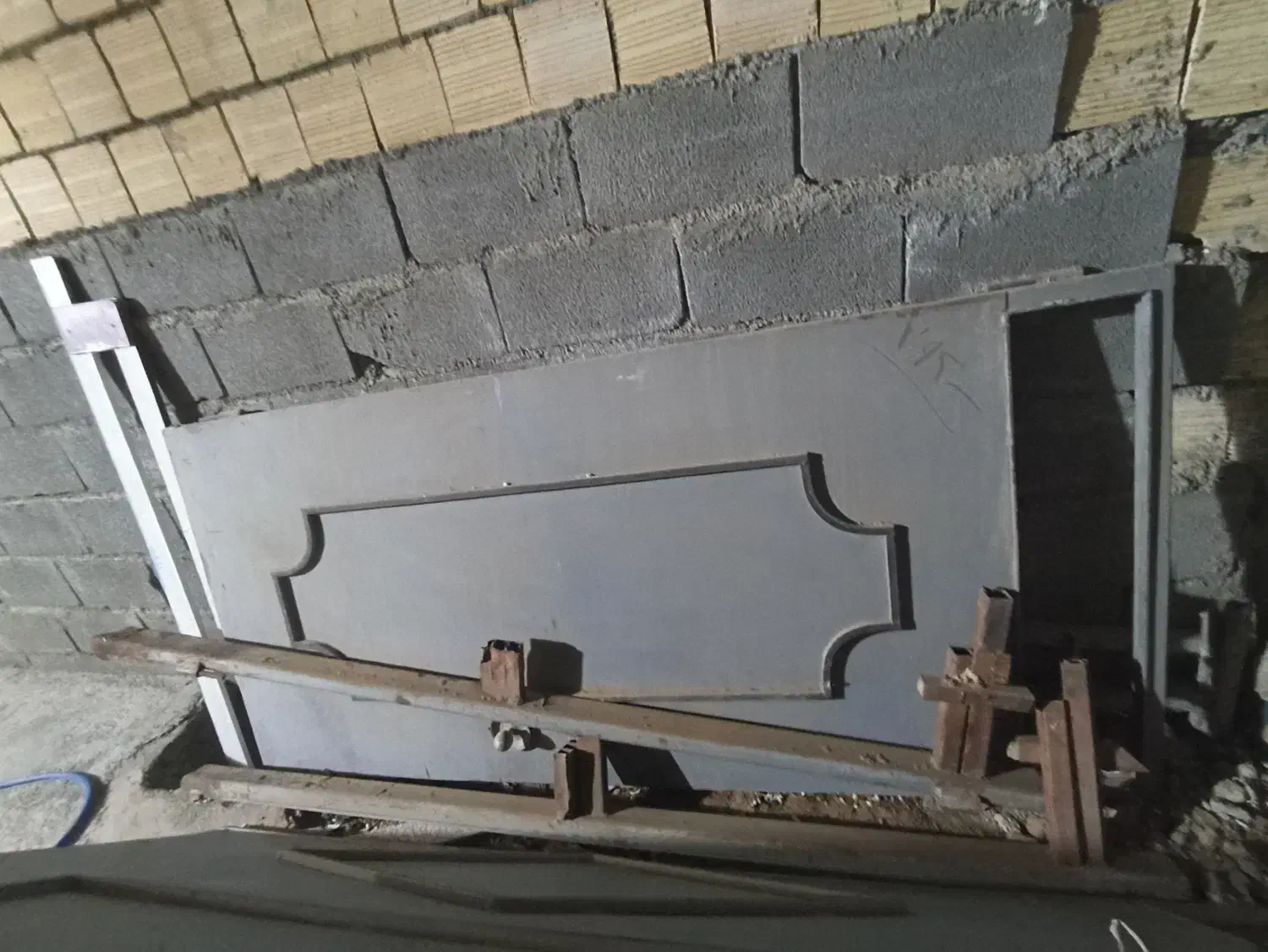 دربه حیاط 250 کیلویی طوسی|مصالح و تجهیزات ساختمان|نورآباد, |دیوار