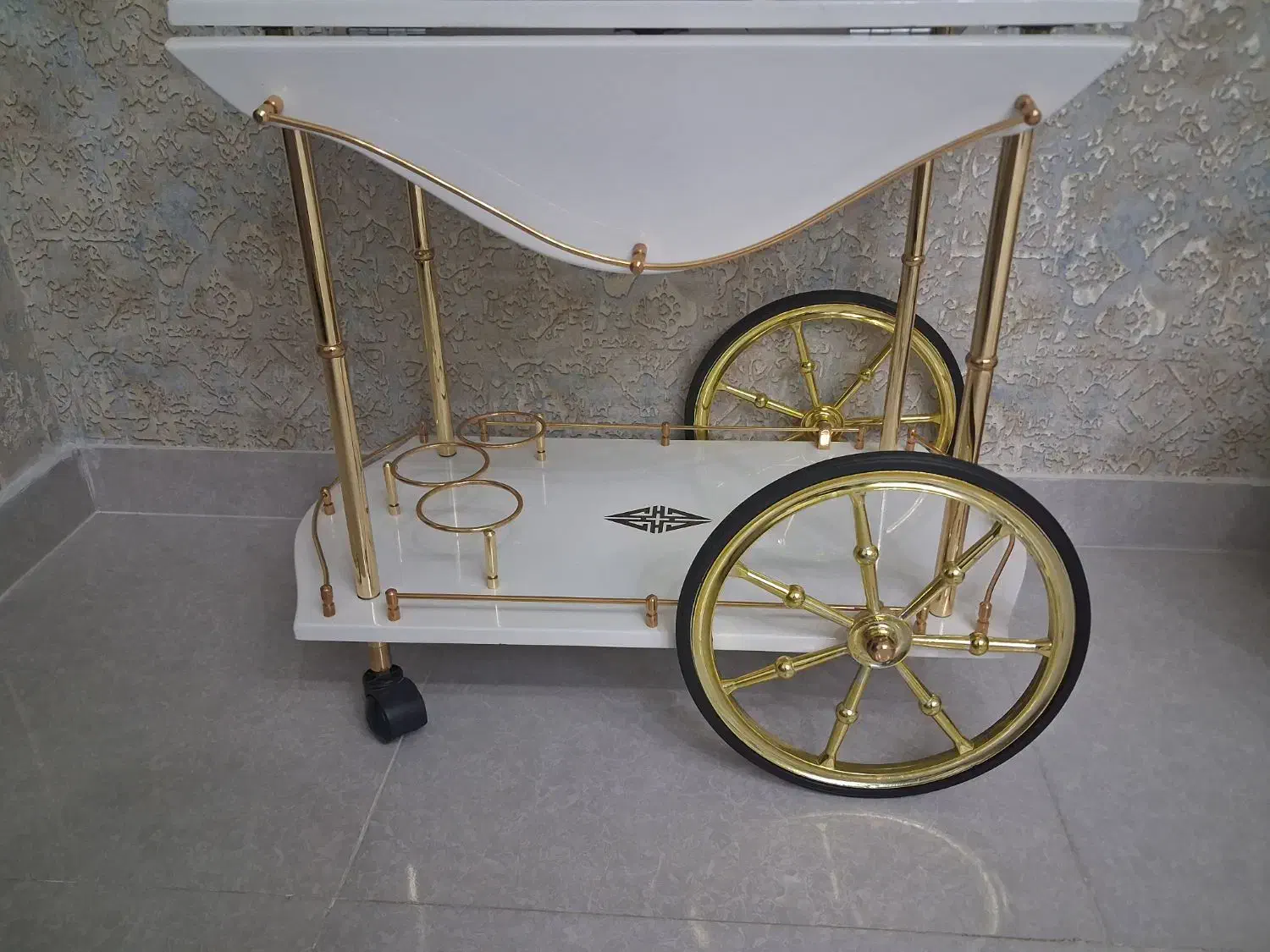 فروش جلو مبلی میز تلویزیون ومیز بار سلطنتی|مبلمان خانگی و میز عسلی|ارومیه, |دیوار