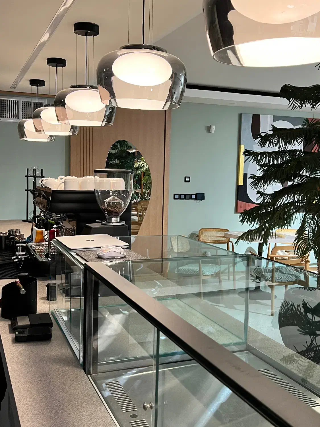 «استخدام نیرو در کافه رستوران هِرمان»|استخدام خدمات فروشگاه و رستوران|کاشان, فاز ۲ ناجی آباد|دیوار