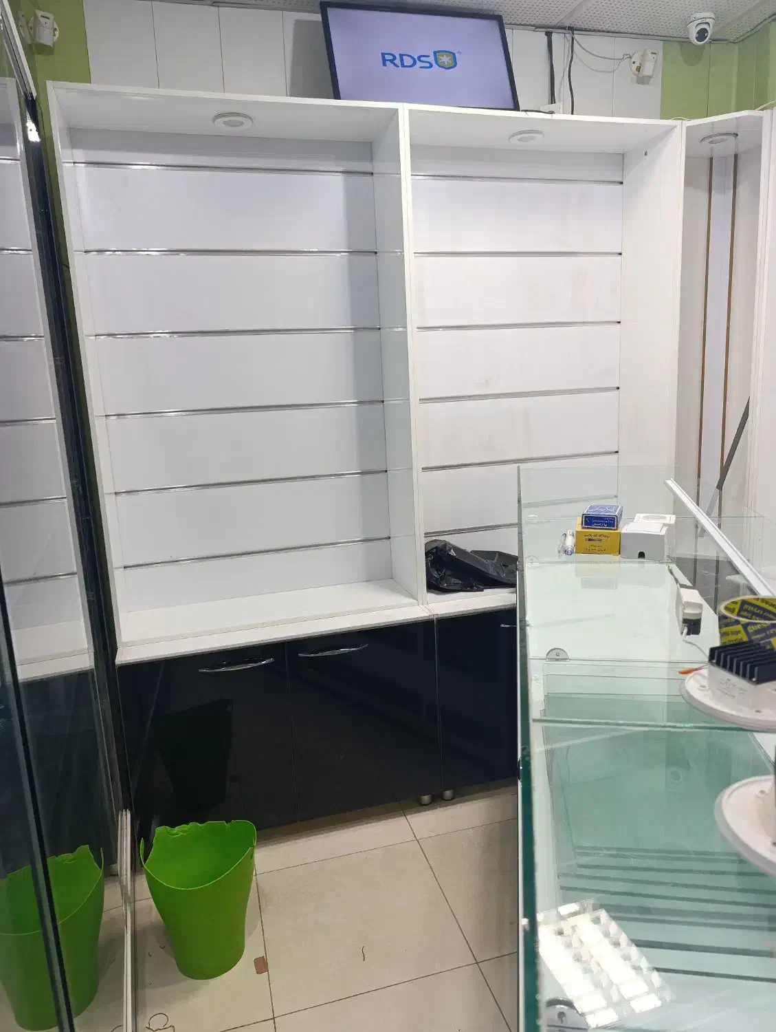 ویترین مغازه موبایل فروشی|فروشگاه و مغازه|ایلام, |دیوار