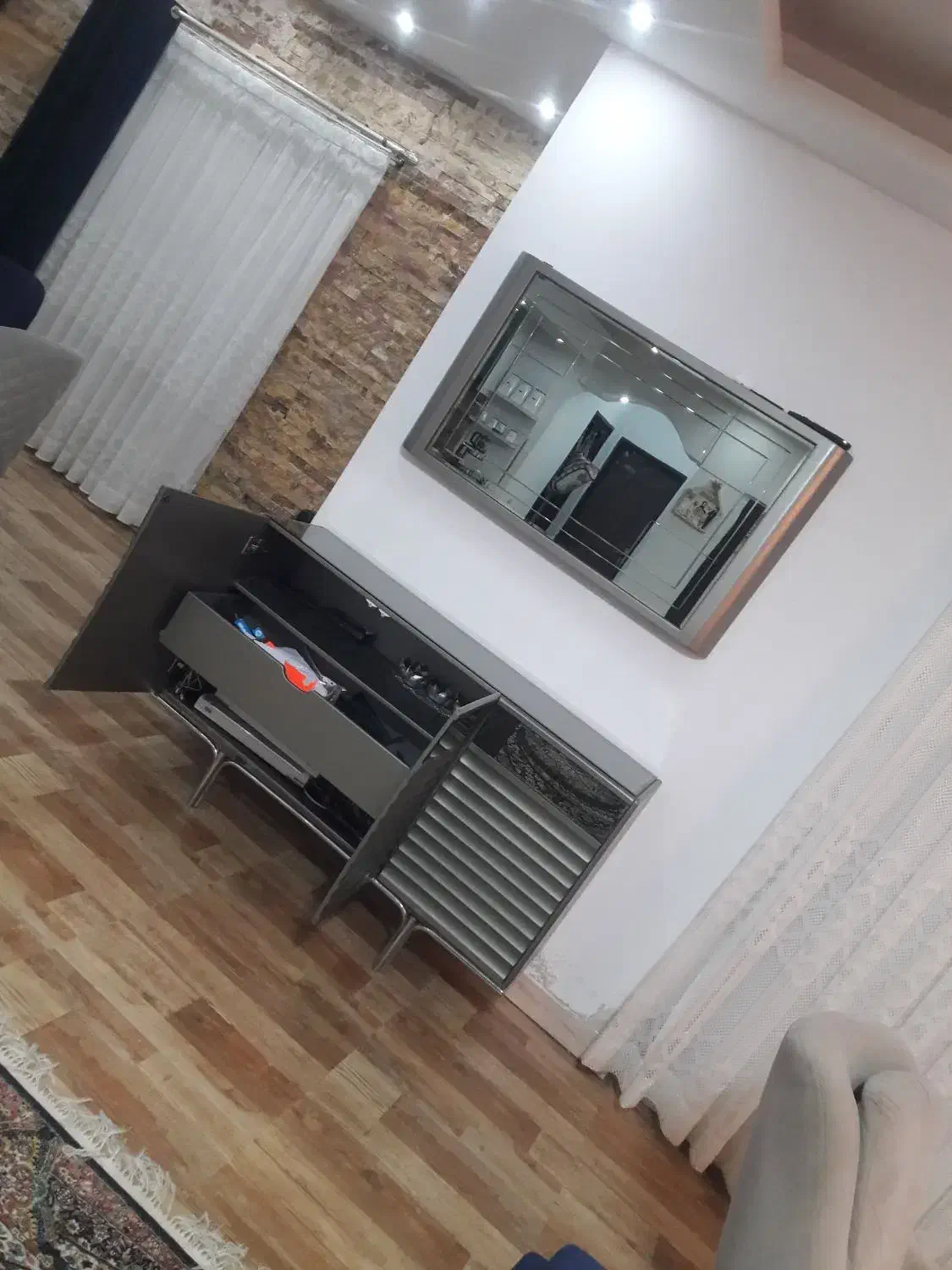 میز تلوزیون واینه کنسول پایه ها استیل چوب و اینه|بوفه، ویترین، کنسول|سلمانشهر, |دیوار