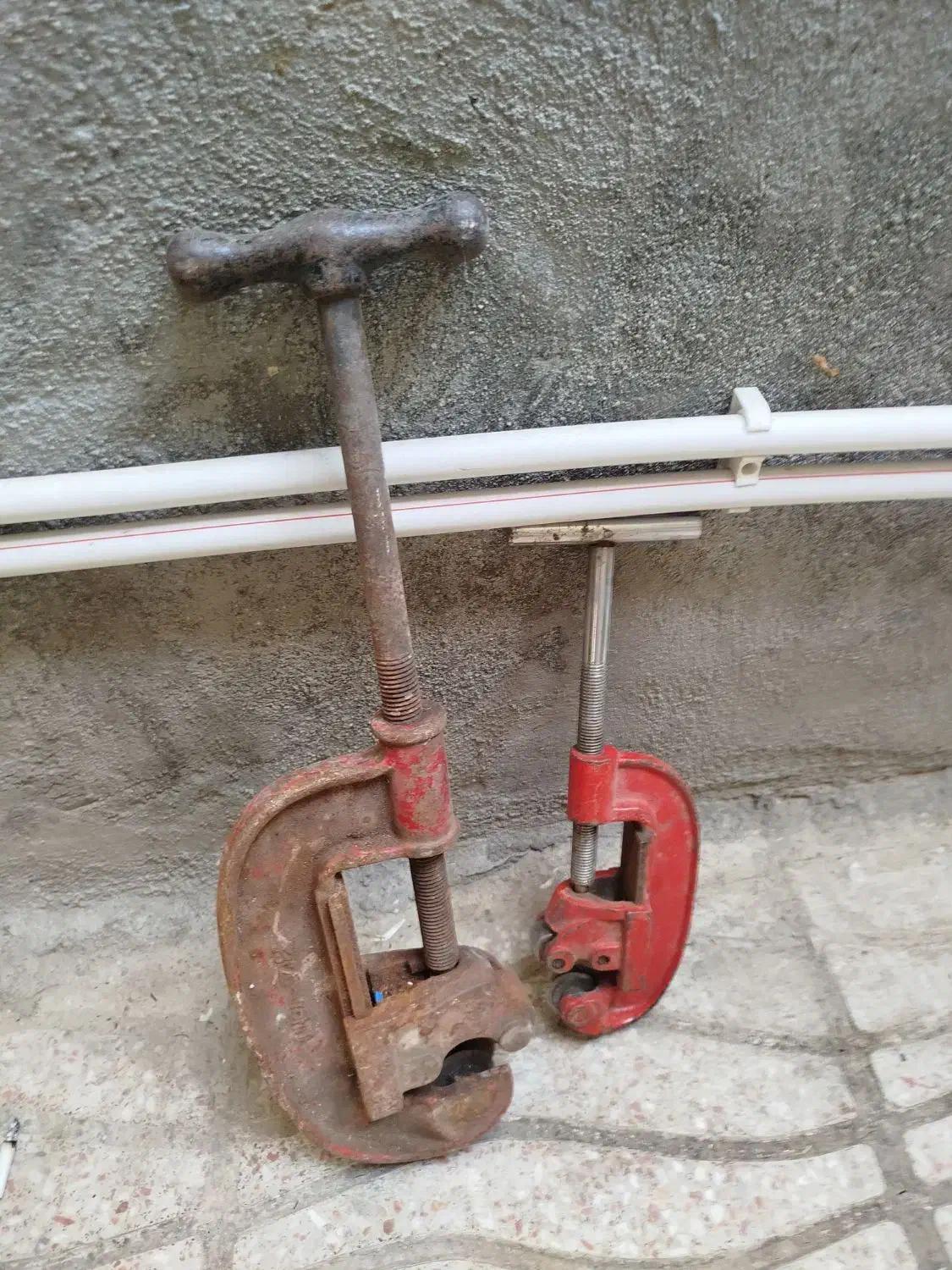 گیره لوله کشی|ابزارآلات|ایوان, |دیوار