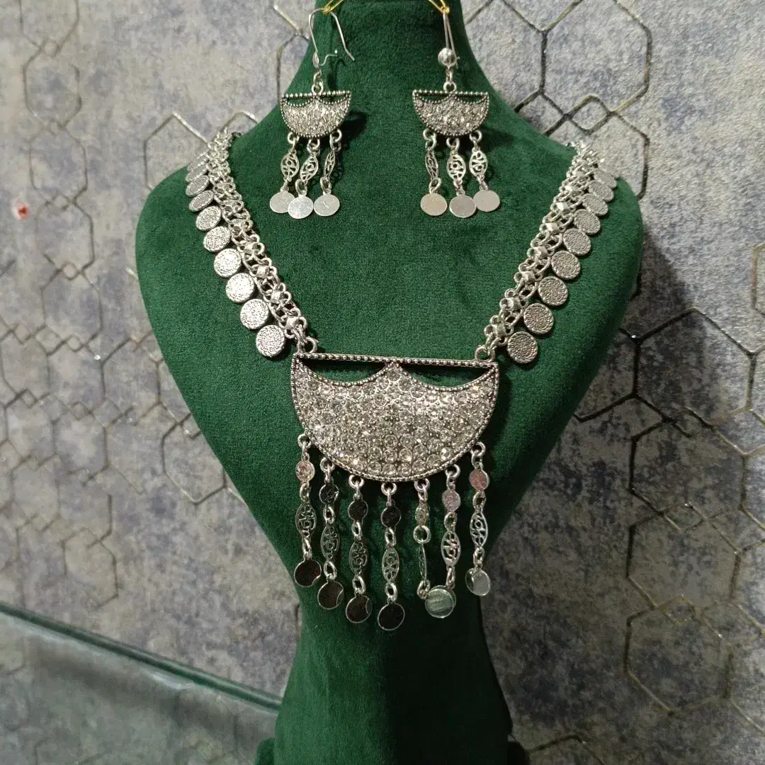 گردنبند ورشو با ابکاری نقره|جواهرات|کرمانشاه, |دیوار