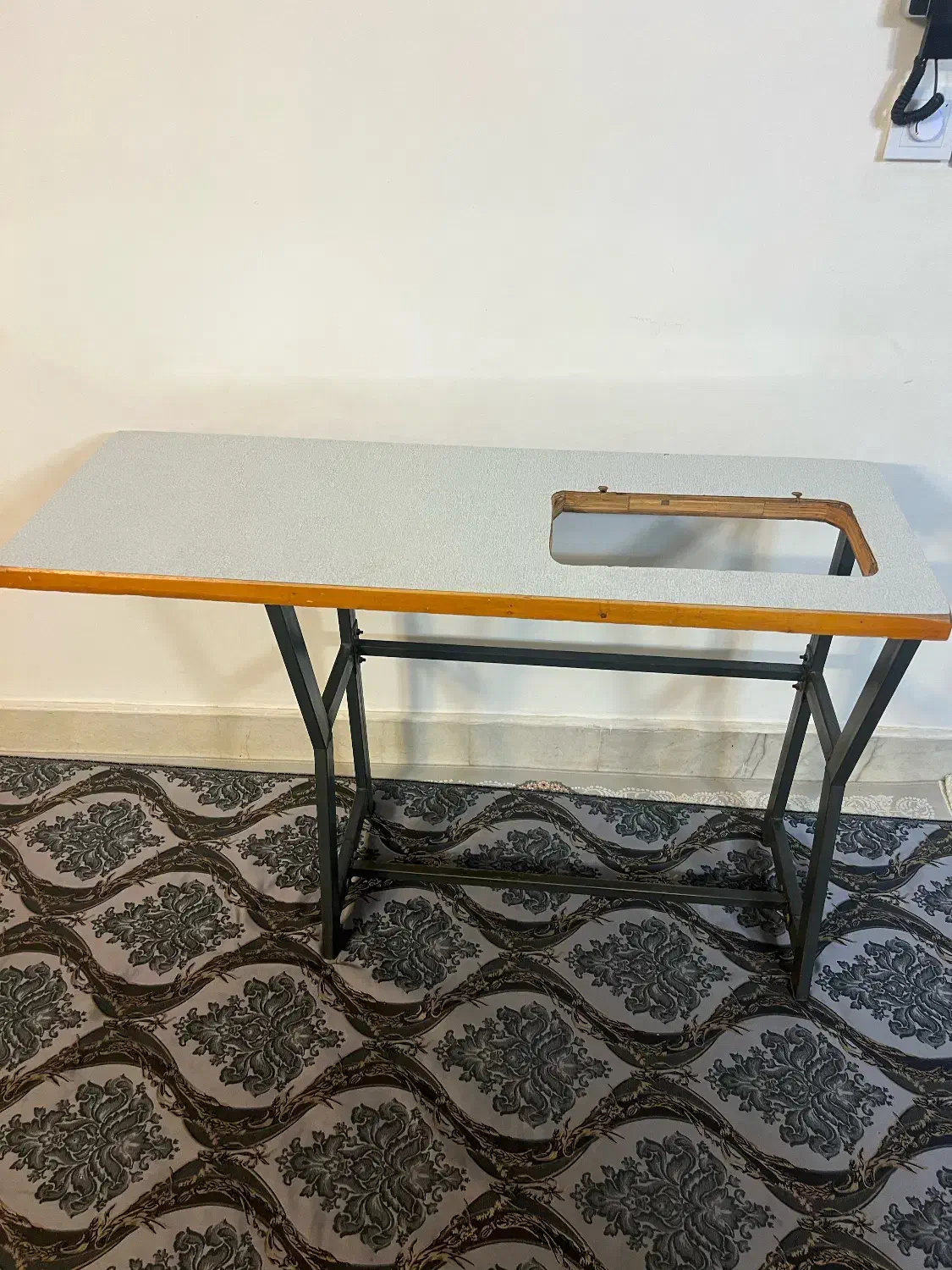 میز|لوازم خیاطی و بافتنی|گنبد کاووس, |دیوار