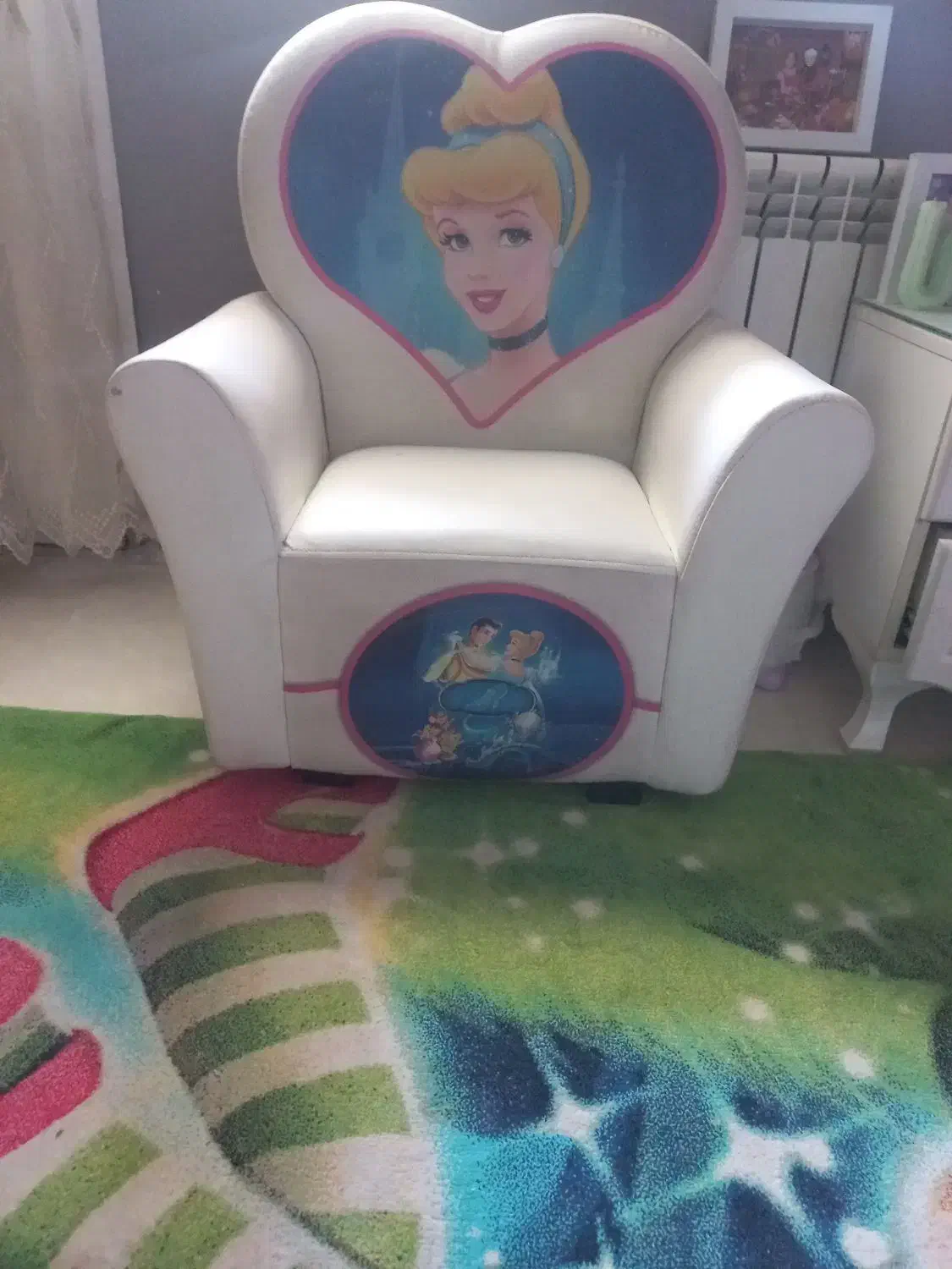 فرش ترک با طرح  توتفرنگی و مبل کاملا سالم و تمیز|فرش|پردیس, فاز ۱۱|دیوار