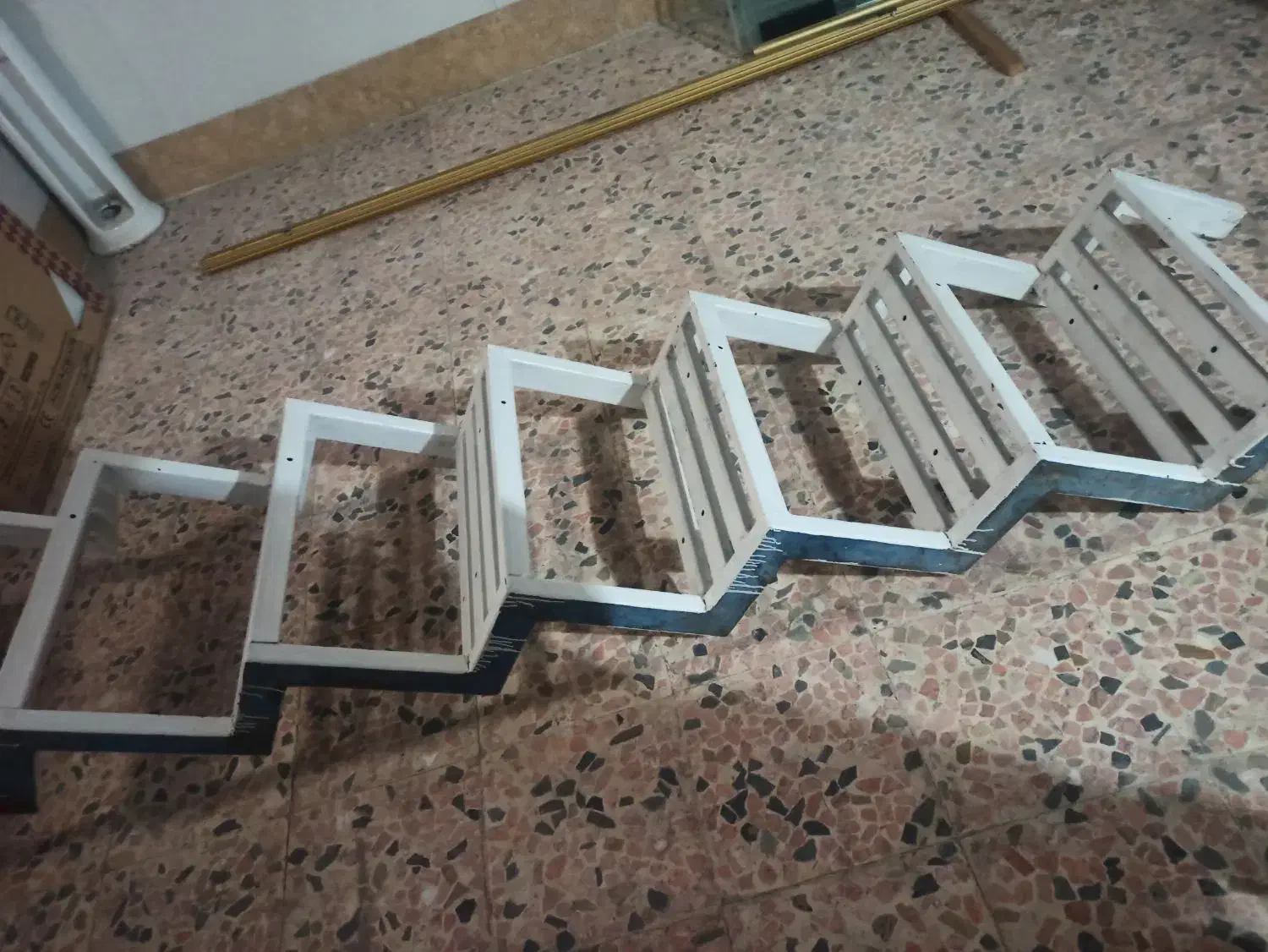 پله آهنی (راه پله)|مصالح و تجهیزات ساختمان|ابریشم, |دیوار