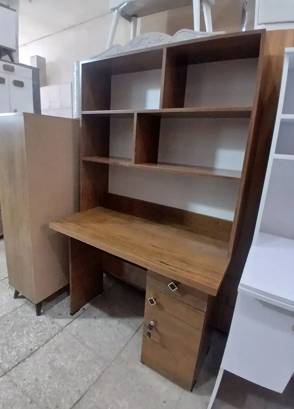 میز تحریر / میز تحریر دو تیکه / کتابخانه دار|میز تحریر و کامپیوتر|اصفهان, رهنان|دیوار