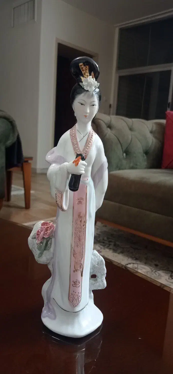 سه عدد مجسمه چینی|مجسمه، تندیس، ماکت|اصفهان, باب الدشت|دیوار