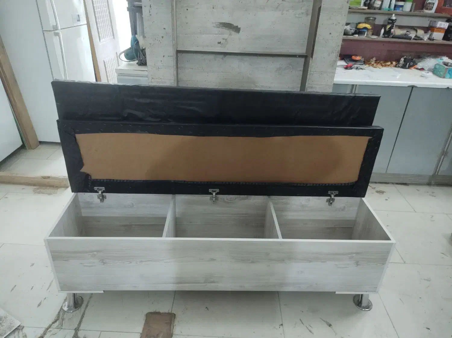 نیمکت مخصوص سالن زیبایی وغیره|آرایشگاه و سالن‌های زیبایی|نسیم‌شهر, |دیوار