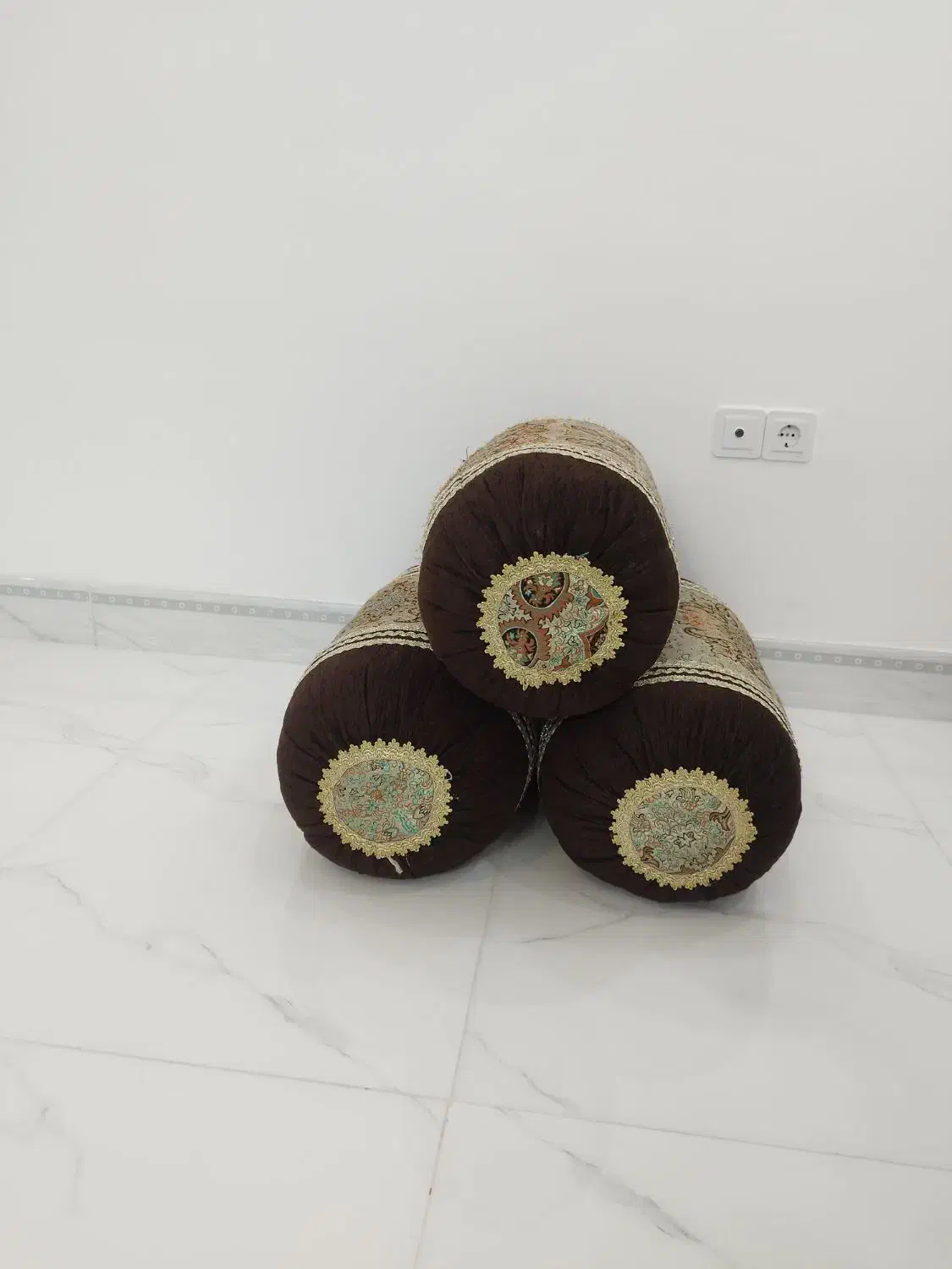 بالشت|رختخواب، بالش، پتو|کازرون, |دیوار