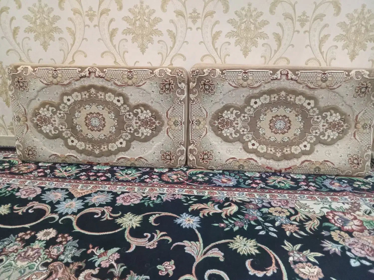 دوعددپشتی کرم ،گردویی گل برجسته|پشتی|اسلامشهر, شهرک واوان|دیوار