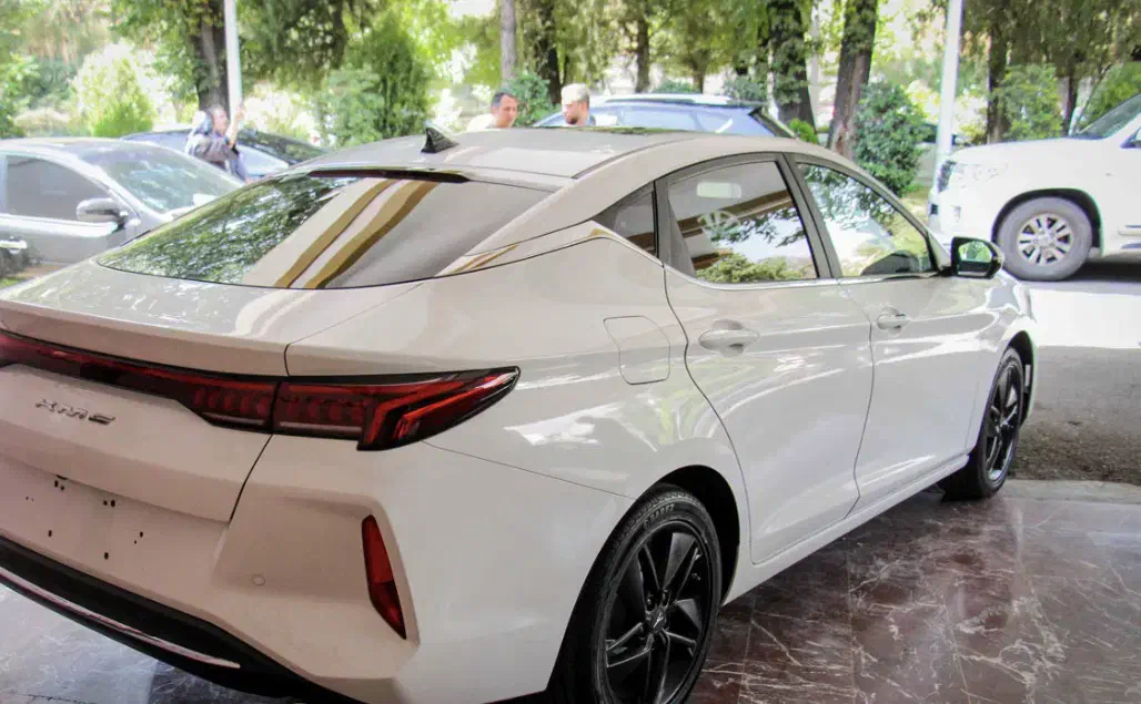 J7 مدل ۴۰۴ سفید|خودرو سواری و وانت|اصفهان, سعادت‌آباد|دیوار