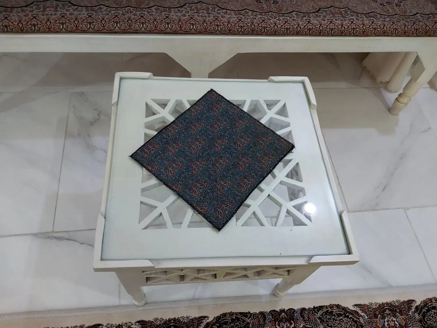 تخت سنتی|مبلمان خانگی و میز عسلی|قم, قلعه کامکار|دیوار
