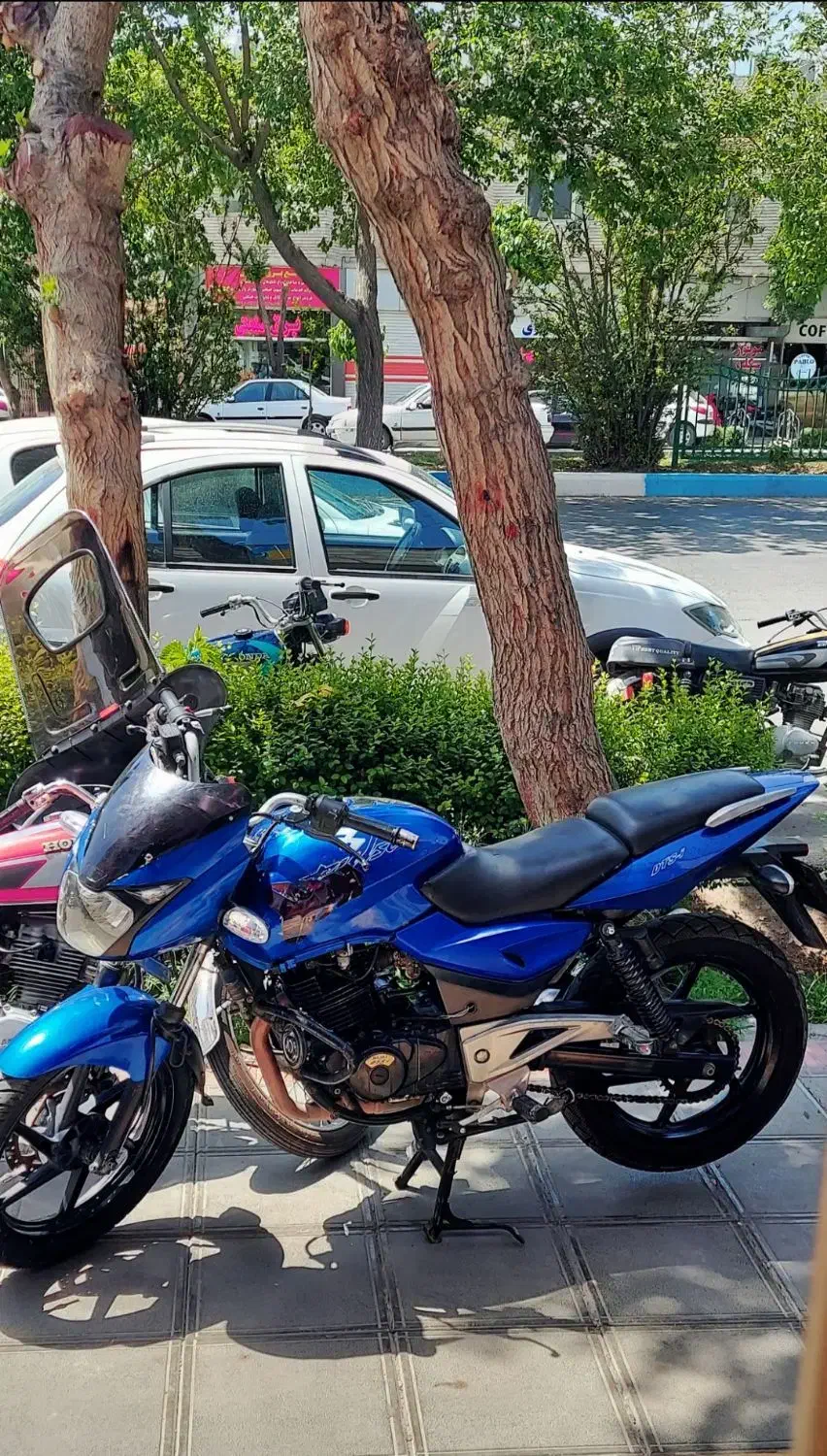 موتور ۲۰۰ باجاج پالس|موتورسیکلت|اصفهان, سلطان‌آباد|دیوار