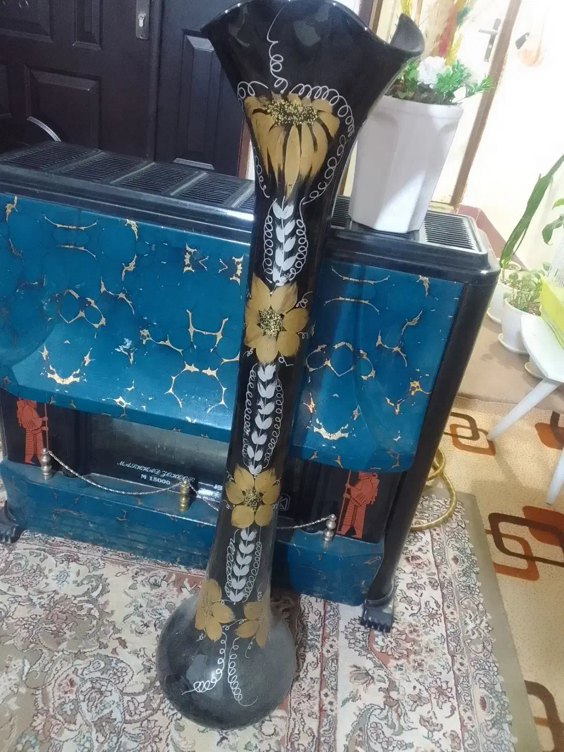 گلدان بلندمشکی باگل های چندرنگه همشون ۳۰۰|گل مصنوعی|الوند, |دیوار