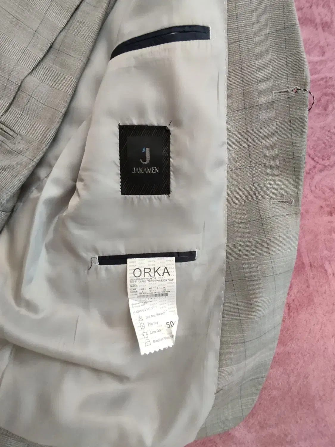 کت شلوار جاکامن|لباس|اندیشه, اندیشه فاز ۱|دیوار