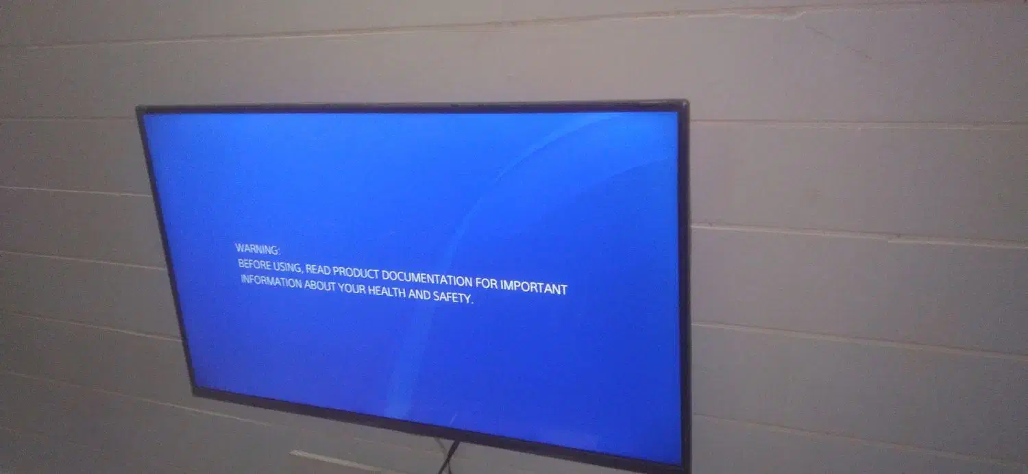 تلوزیون ۴۳ اینچ|تلویزیون و پروژکتور|بروجرد, |دیوار