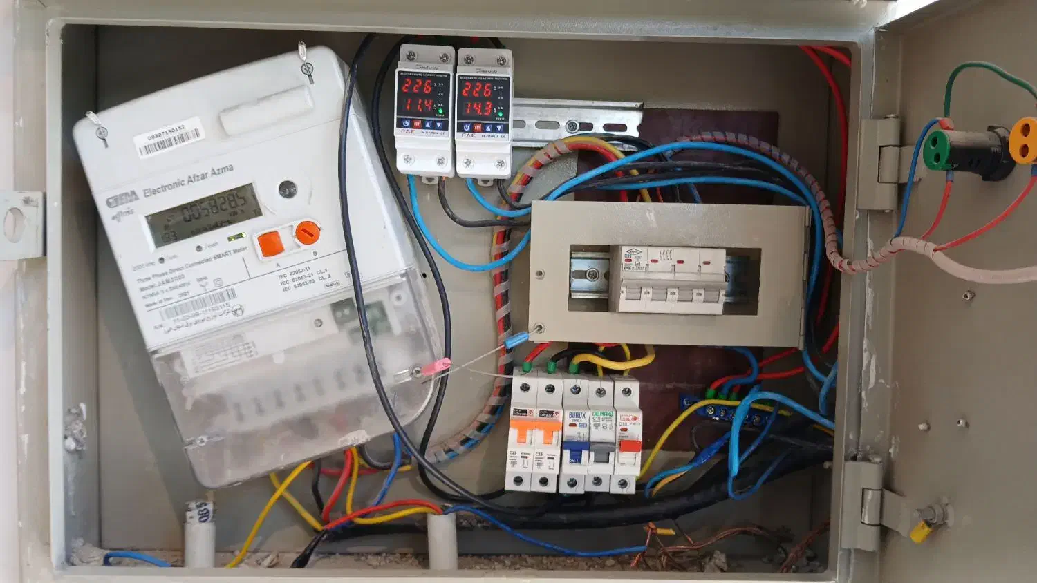 برقکار رفع اتصالی کولر آیفن لاینر لوستر تلفن|خدمات پیشه و مهارت|کرج, گلشهر|دیوار