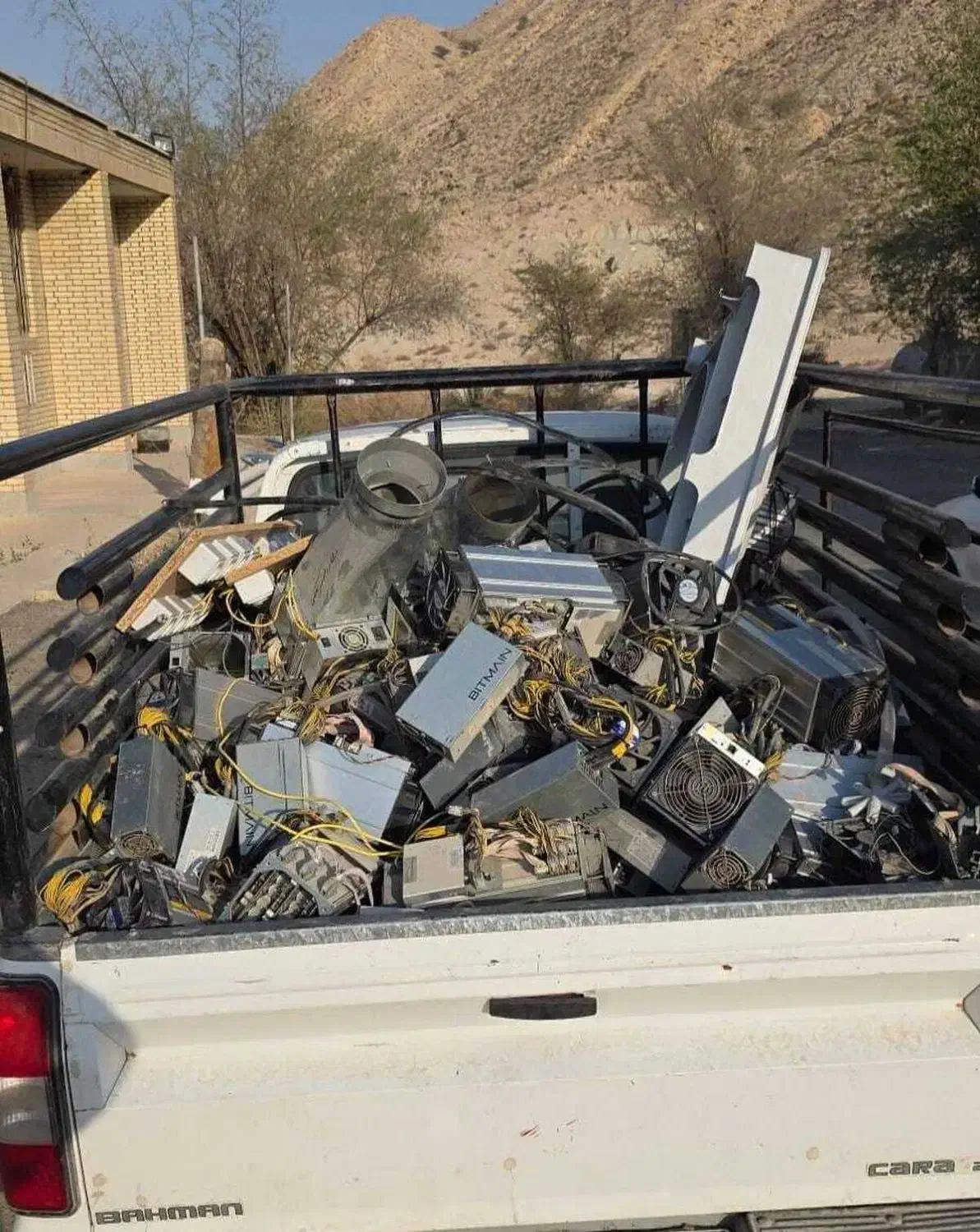 خرید و فروش ماینر خراب قدیمی  برد سوخته اوراقی|قطعات و لوازم جانبی رایانه|شیراز, اصلاح‌نژاد|دیوار