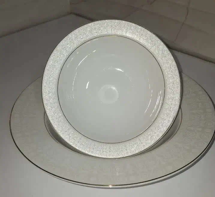 سرویس 18 نفره چینی زرین در حد نو|ظروف سرو و پذیرایی|الوند, |دیوار