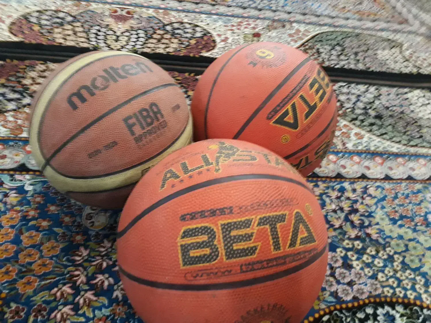 سه عدد توپ بسکتبال|ورزش‌های توپی|فردیس, منظریه|دیوار