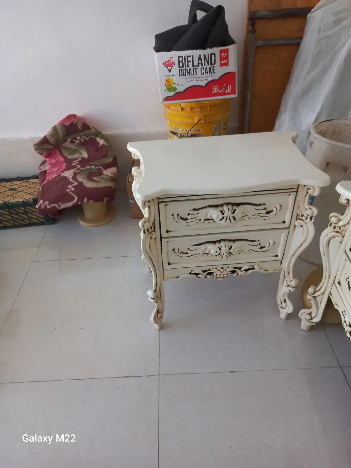 یک عدد پاتختی و اینه کنسول|تخت و سرویس خواب|اهر, |دیوار