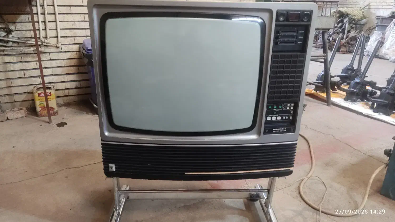 تلویزیون گرندیک آلمان|کلکسیون اشیاء عتیقه|تبریز, |دیوار