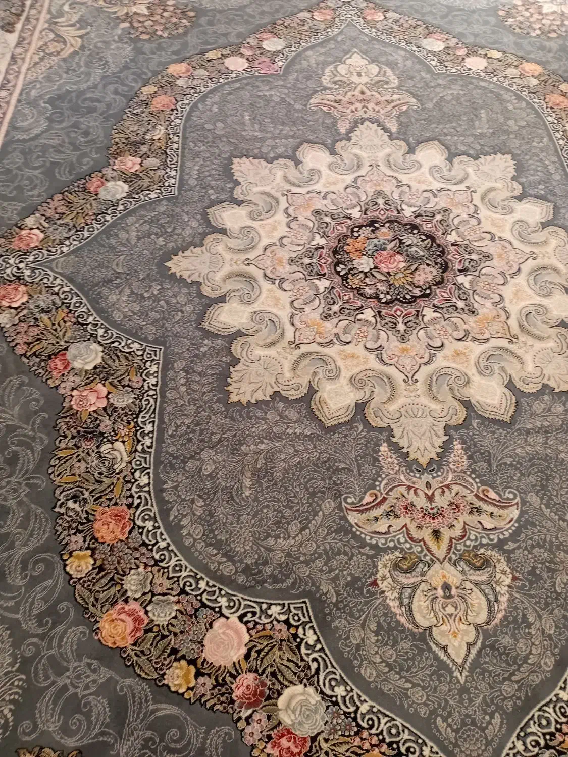 فرش ۱۲متری ۷۰۰شانه|فرش|اردکان, |دیوار