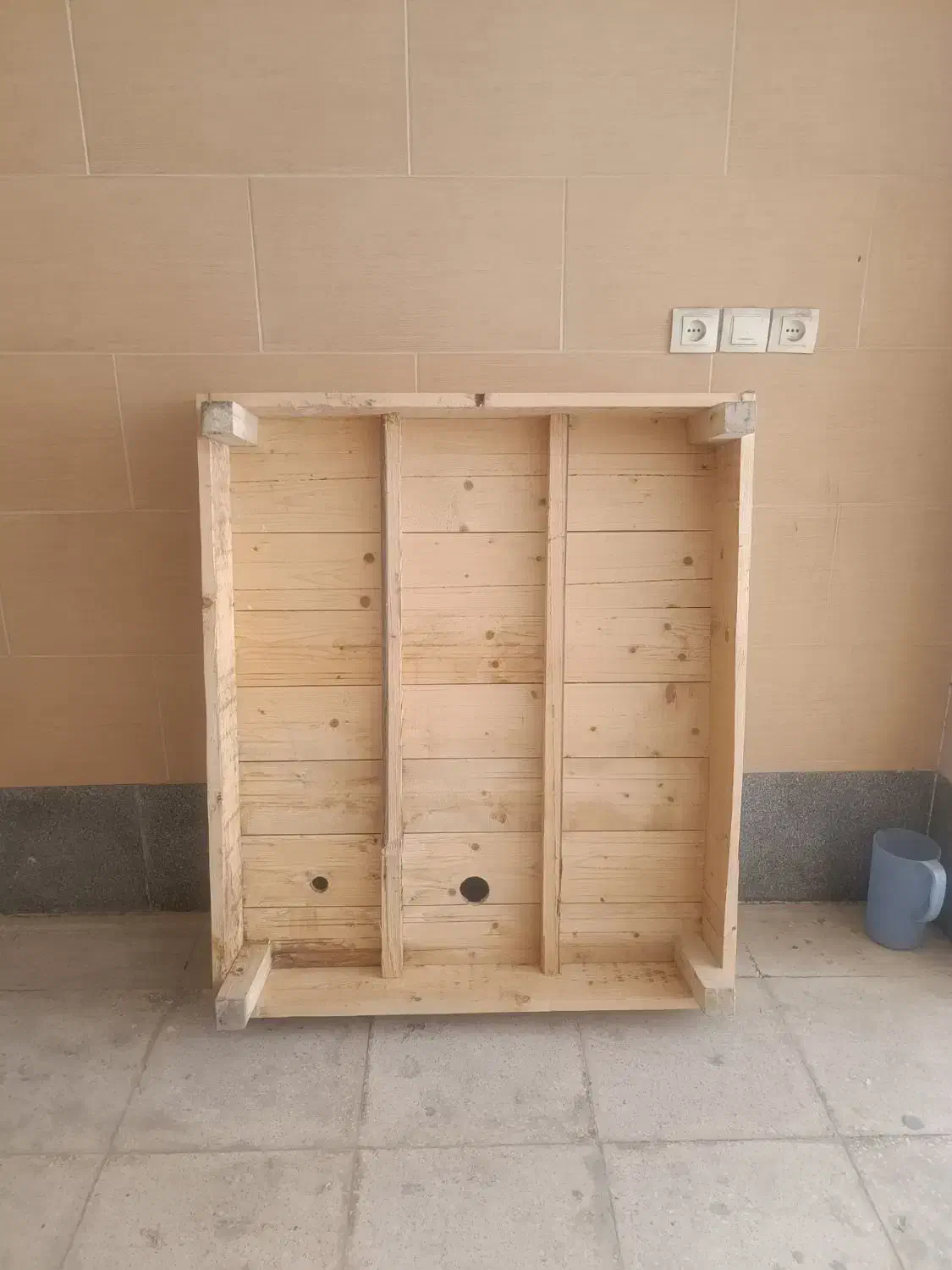 شلف مناسب برای نسب در دیوار و چهار پایه چوبی|کتابخانه، شلف، قفسههای دیواری|بوشهر, |دیوار