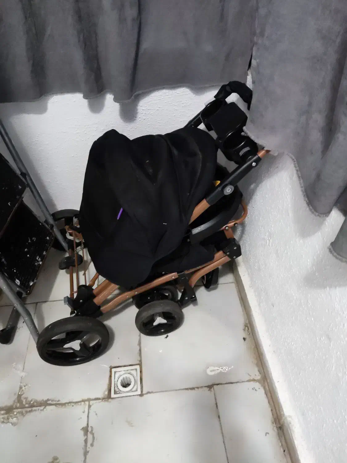 کالسکه بچه|کالسکه و لوازم جانبی|رشت, پل تالشان|دیوار