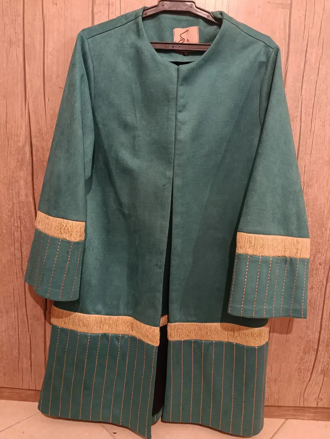 پالتو|لباس|بروجرد, |دیوار